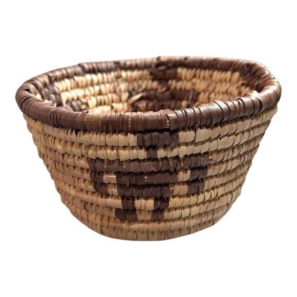 Vintage Handwoven Natural Coil Basket Pictoral Tribal Catch All Accent SW 6" - Picture 1 of 8